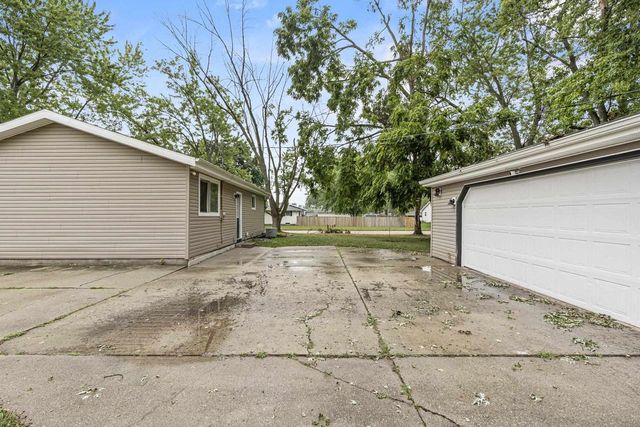 1200 FIELDCREST DRIVE, Menasha, WI 54952