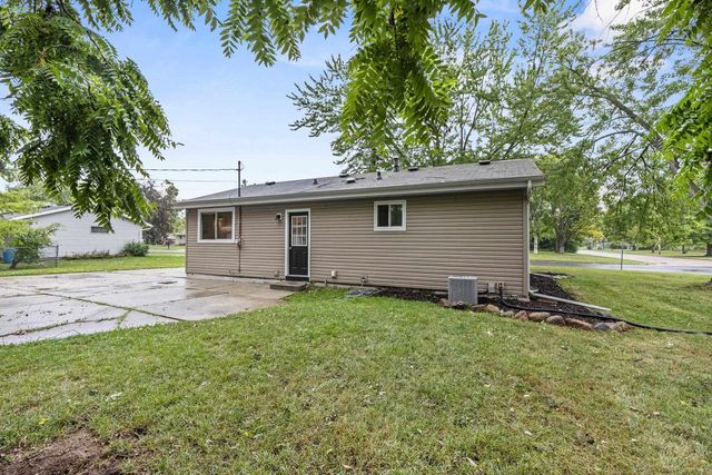1200 FIELDCREST DRIVE, Menasha, WI 54952