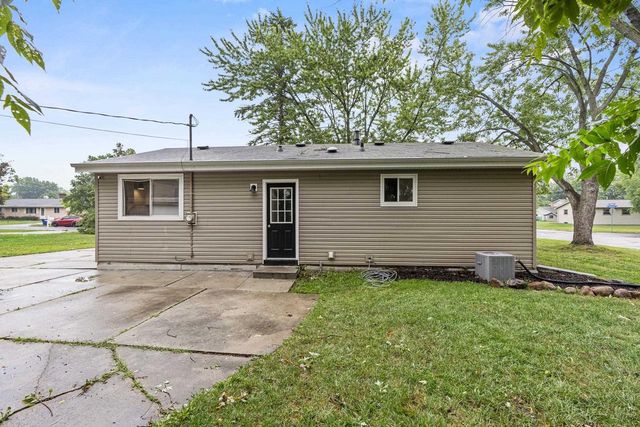 1200 FIELDCREST DRIVE, Menasha, WI 54952