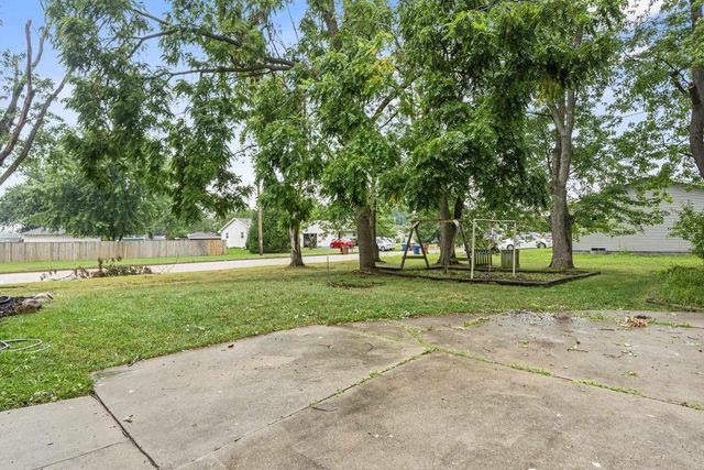 1200 FIELDCREST DRIVE, Menasha, WI 54952