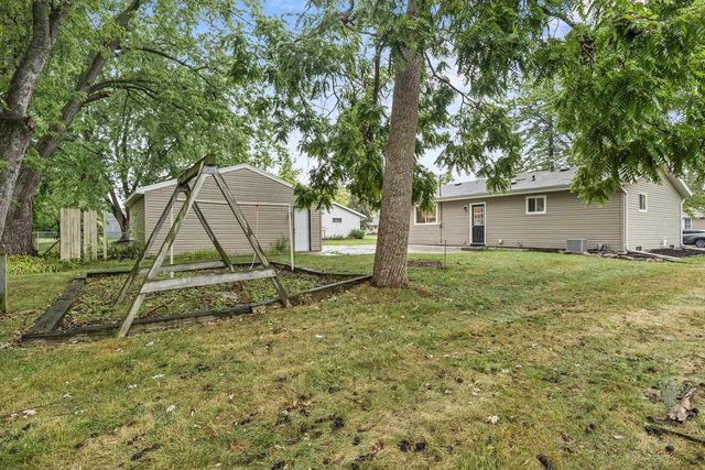 1200 FIELDCREST DRIVE, Menasha, WI 54952
