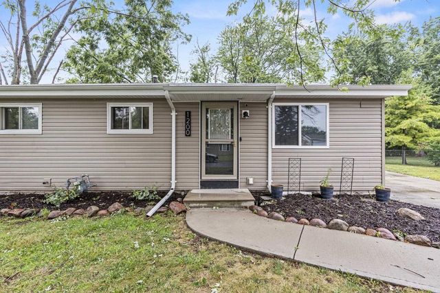 1200 FIELDCREST DRIVE, Menasha, WI 54952