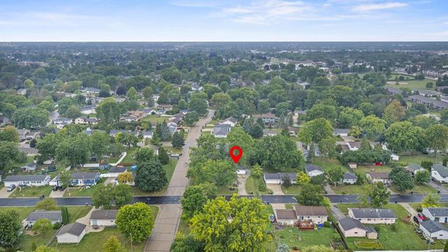 1200 FIELDCREST DRIVE, Menasha, WI 54952