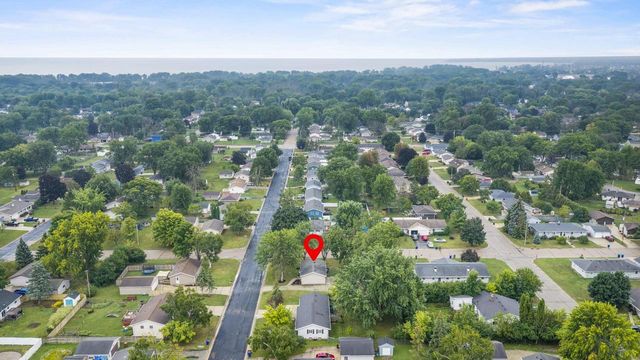 1200 FIELDCREST DRIVE, Menasha, WI 54952