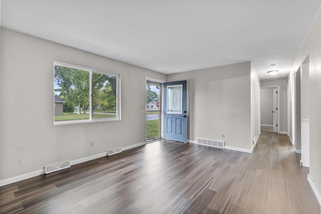 1200 FIELDCREST DRIVE, Menasha, WI 54952