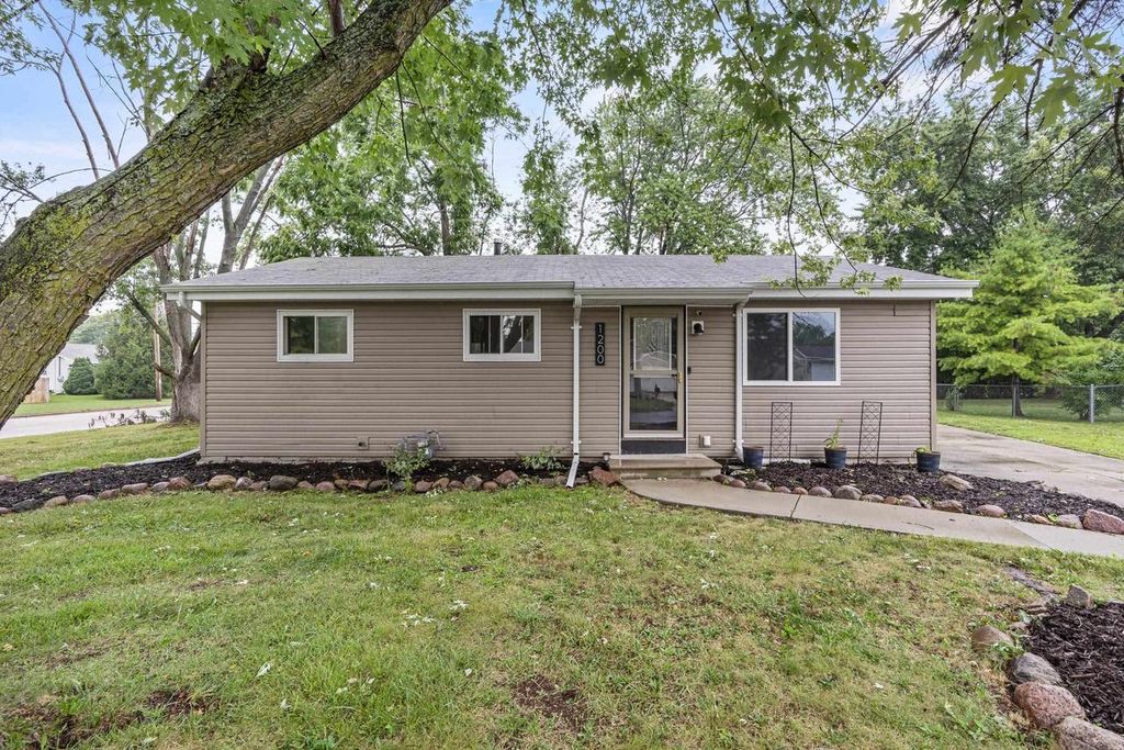 1200 FIELDCREST DRIVE, Menasha, WI 54952