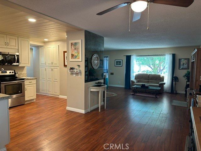 321 Rainier, Hemet, CA 92543