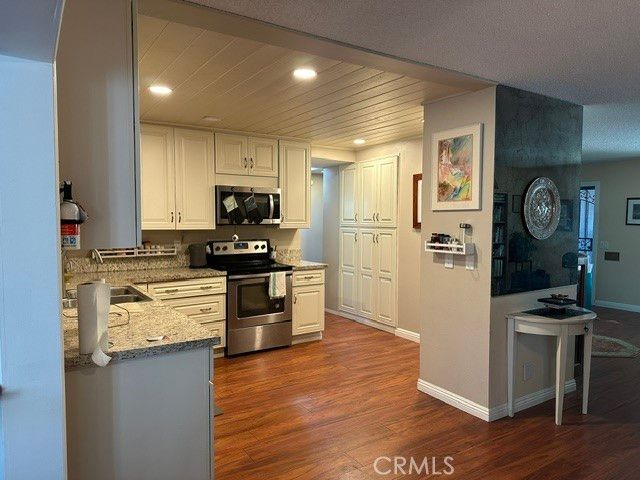 321 Rainier, Hemet, CA 92543