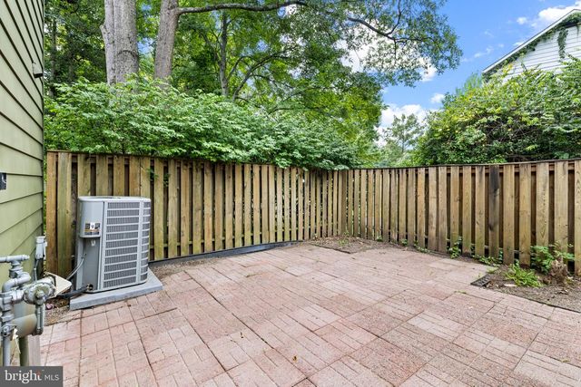 12000 DOVE CIR, Laurel, MD 20708