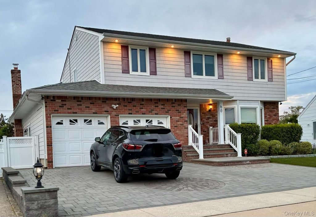 60 S Crescent Drive, Farmingdale, NY 11735