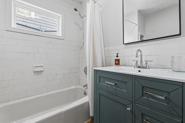 20 Adams St, New Bedford, MA 02746