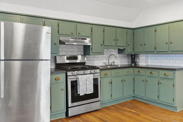 20 Adams St, New Bedford, MA 02746