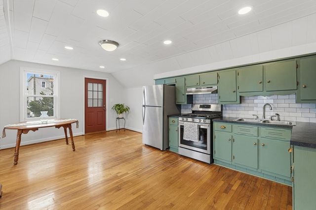 20 Adams St, New Bedford, MA 02746