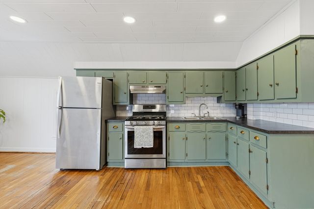 20 Adams St, New Bedford, MA 02746