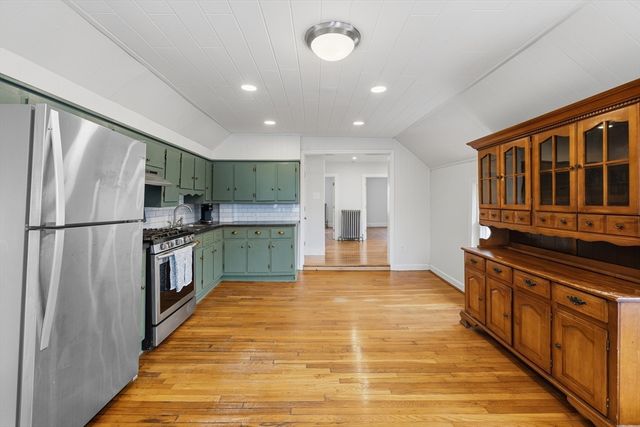 20 Adams St, New Bedford, MA 02746