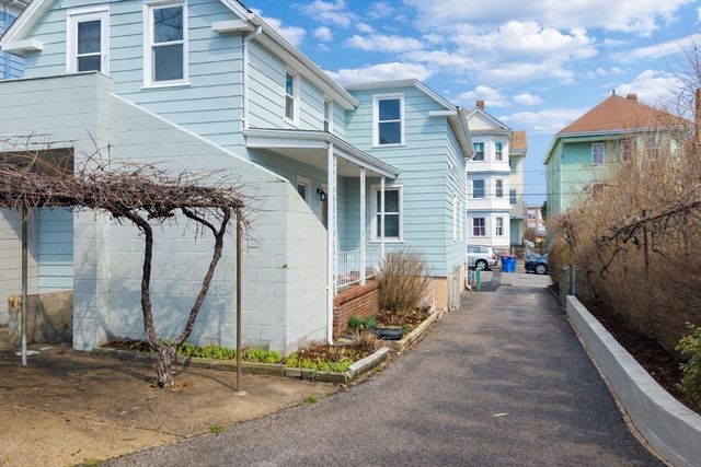 20 Adams St, New Bedford, MA 02746