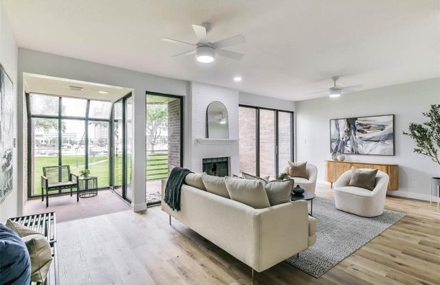 2001 Enterprise Avenue, League City, TX 77573