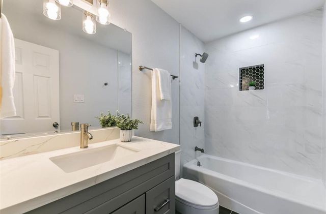 2001 Enterprise Avenue, League City, TX 77573
