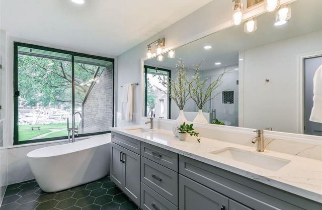 2001 Enterprise Avenue, League City, TX 77573