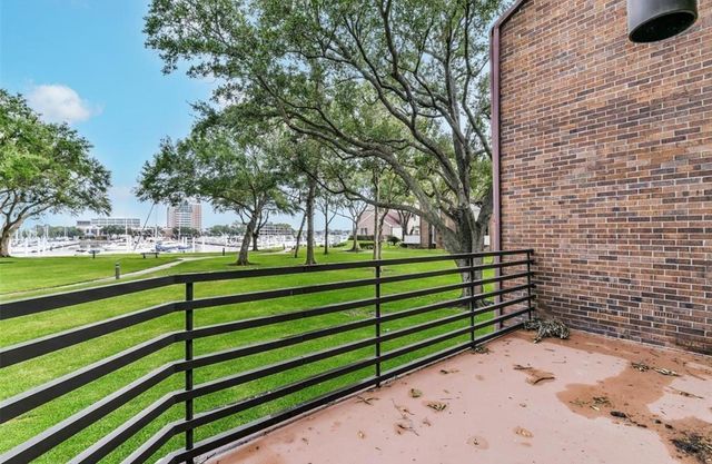 2001 Enterprise Avenue, League City, TX 77573