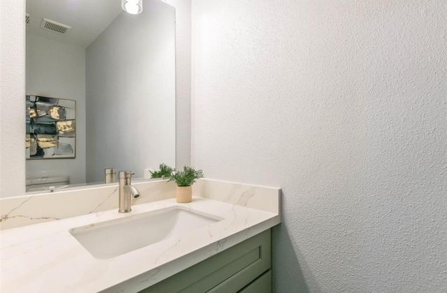 2001 Enterprise Avenue, League City, TX 77573