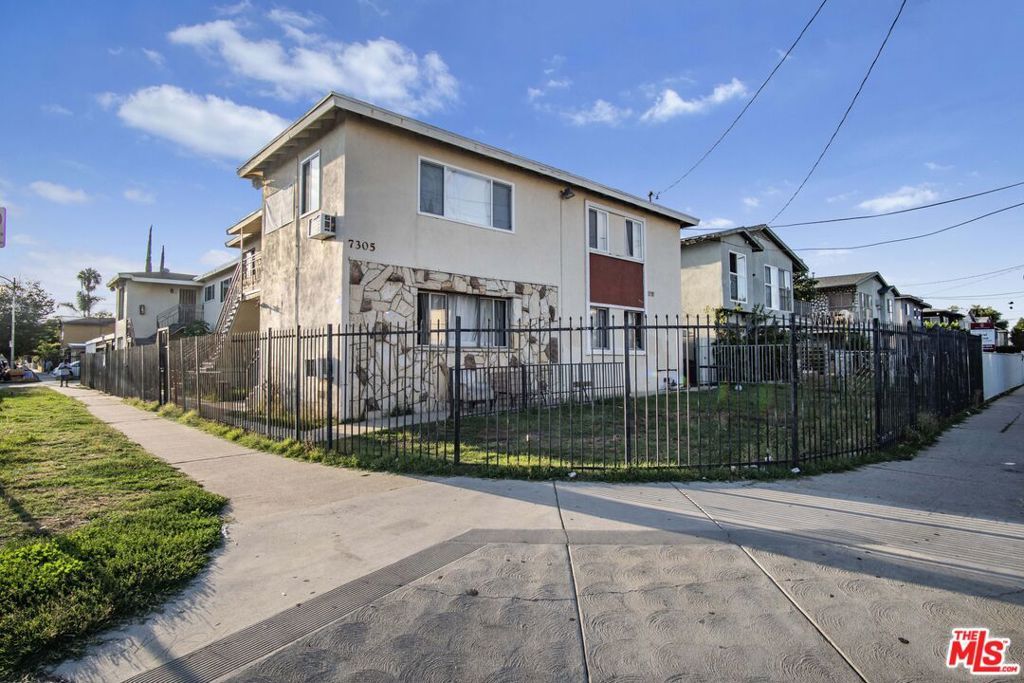7305 Variel Avenue, Canoga Park, CA 91303 — photo 2