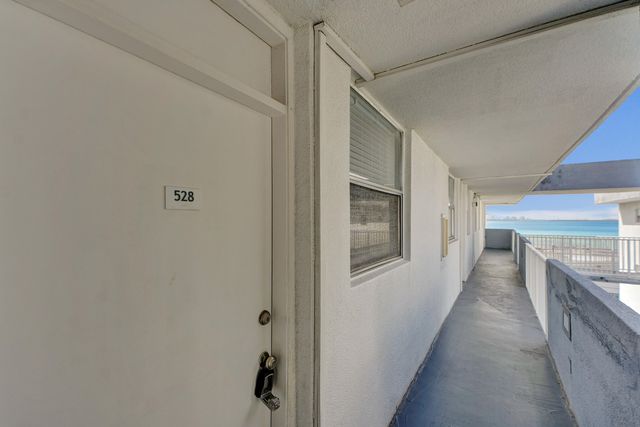 1801 S Treasure Drive 528, North Bay Village, FL 33141