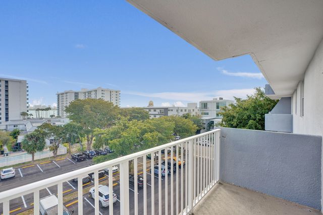 1801 S Treasure Drive 528, North Bay Village, FL 33141