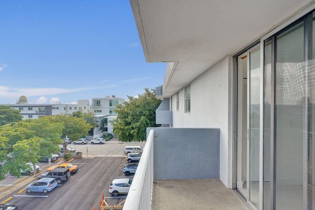 1801 S Treasure Drive 528, North Bay Village, FL 33141