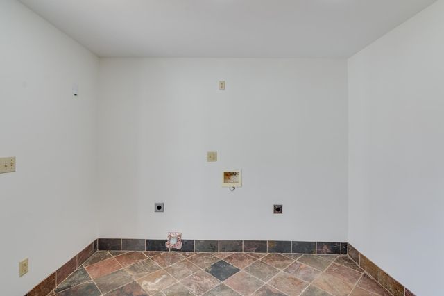 4935 ROBINDALE LN, Memphis, TN 38117