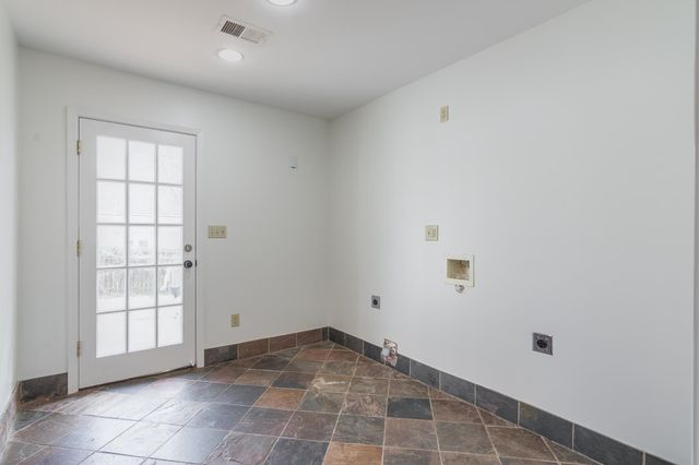 4935 ROBINDALE LN, Memphis, TN 38117