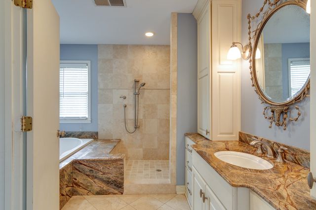 4935 ROBINDALE LN, Memphis, TN 38117