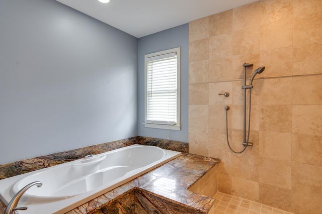 4935 ROBINDALE LN, Memphis, TN 38117