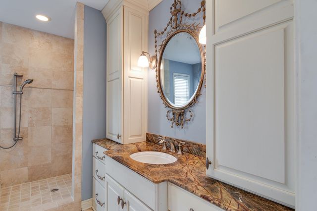 4935 ROBINDALE LN, Memphis, TN 38117