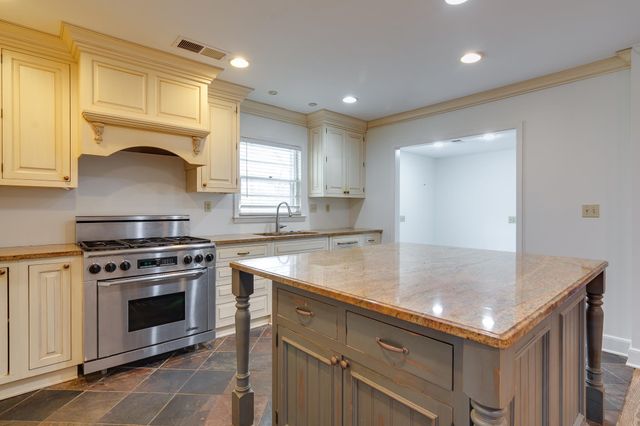 4935 ROBINDALE LN, Memphis, TN 38117