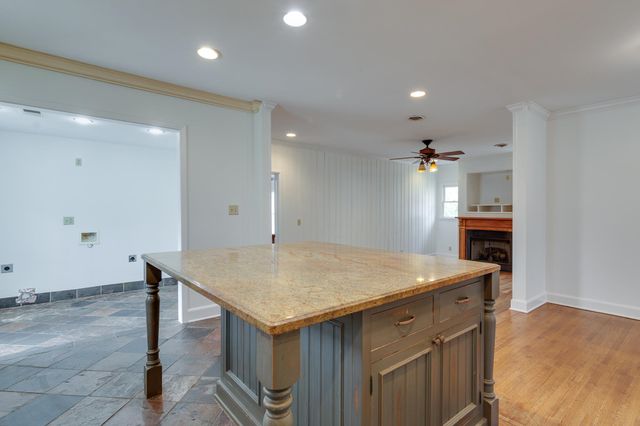 4935 ROBINDALE LN, Memphis, TN 38117