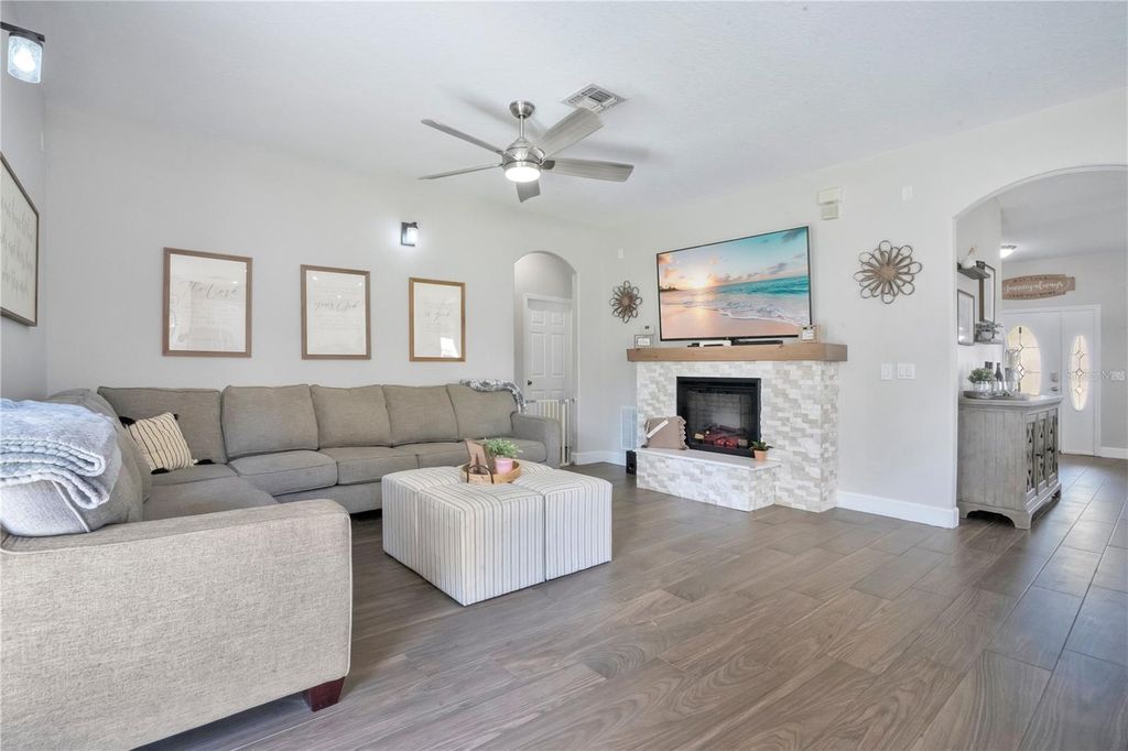 Image 13 of property listing at 1143 WILLOW BRANCH DRIVE, Orlando, FL 32828