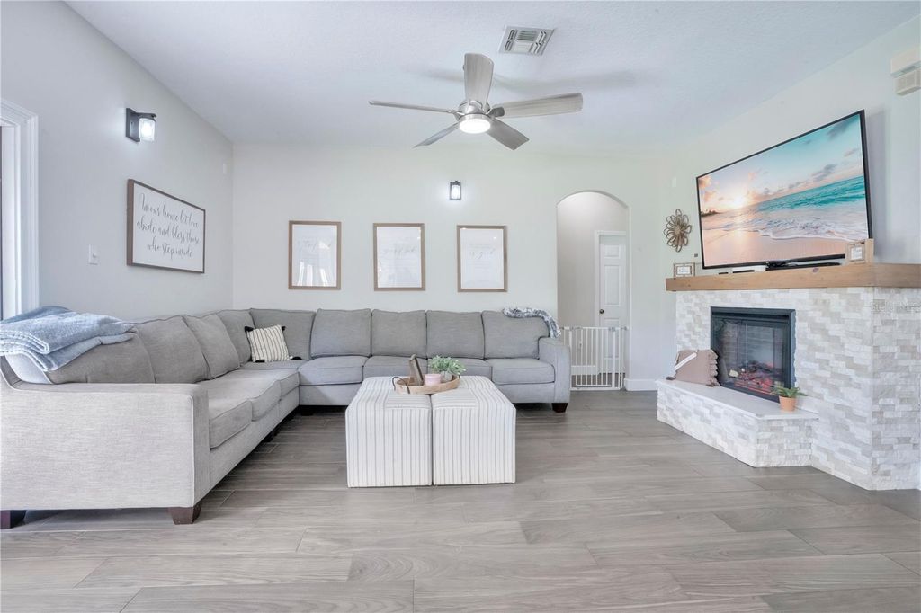 Image 14 of property listing at 1143 WILLOW BRANCH DRIVE, Orlando, FL 32828
