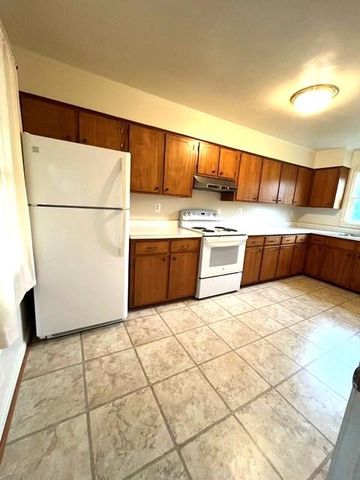 7 CIRCLE DR, Berryville, VA 22611