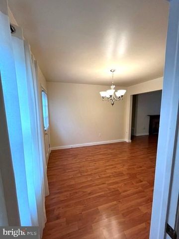 7 CIRCLE DR, Berryville, VA 22611