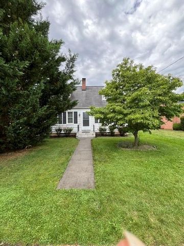 7 CIRCLE DR, Berryville, VA 22611