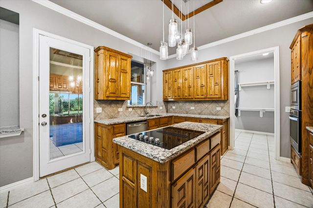 930 Lakeridge Drive, Lavon, TX 75166