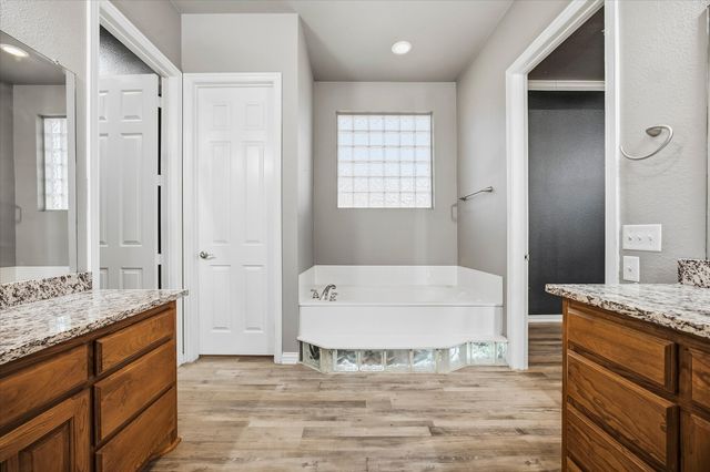930 Lakeridge Drive, Lavon, TX 75166