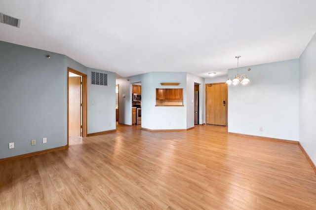 3801 W 98th Street 209, Bloomington, MN 55431