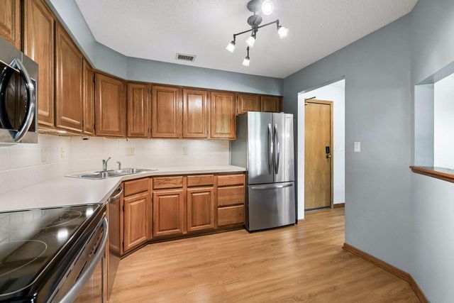 3801 W 98th Street 209, Bloomington, MN 55431