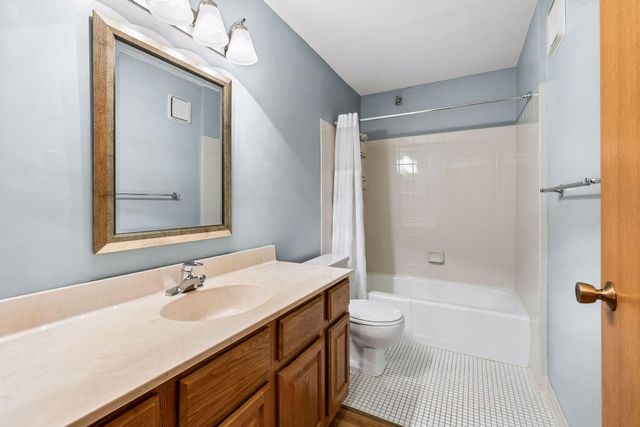 3801 W 98th Street 209, Bloomington, MN 55431