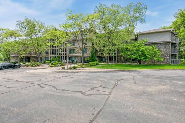 3801 W 98th Street 209, Bloomington, MN 55431