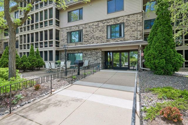 3801 W 98th Street 209, Bloomington, MN 55431