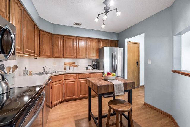 3801 W 98th Street 209, Bloomington, MN 55431