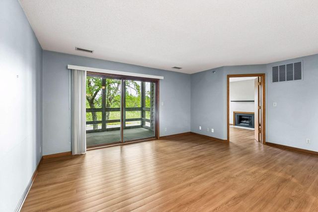 3801 W 98th Street 209, Bloomington, MN 55431